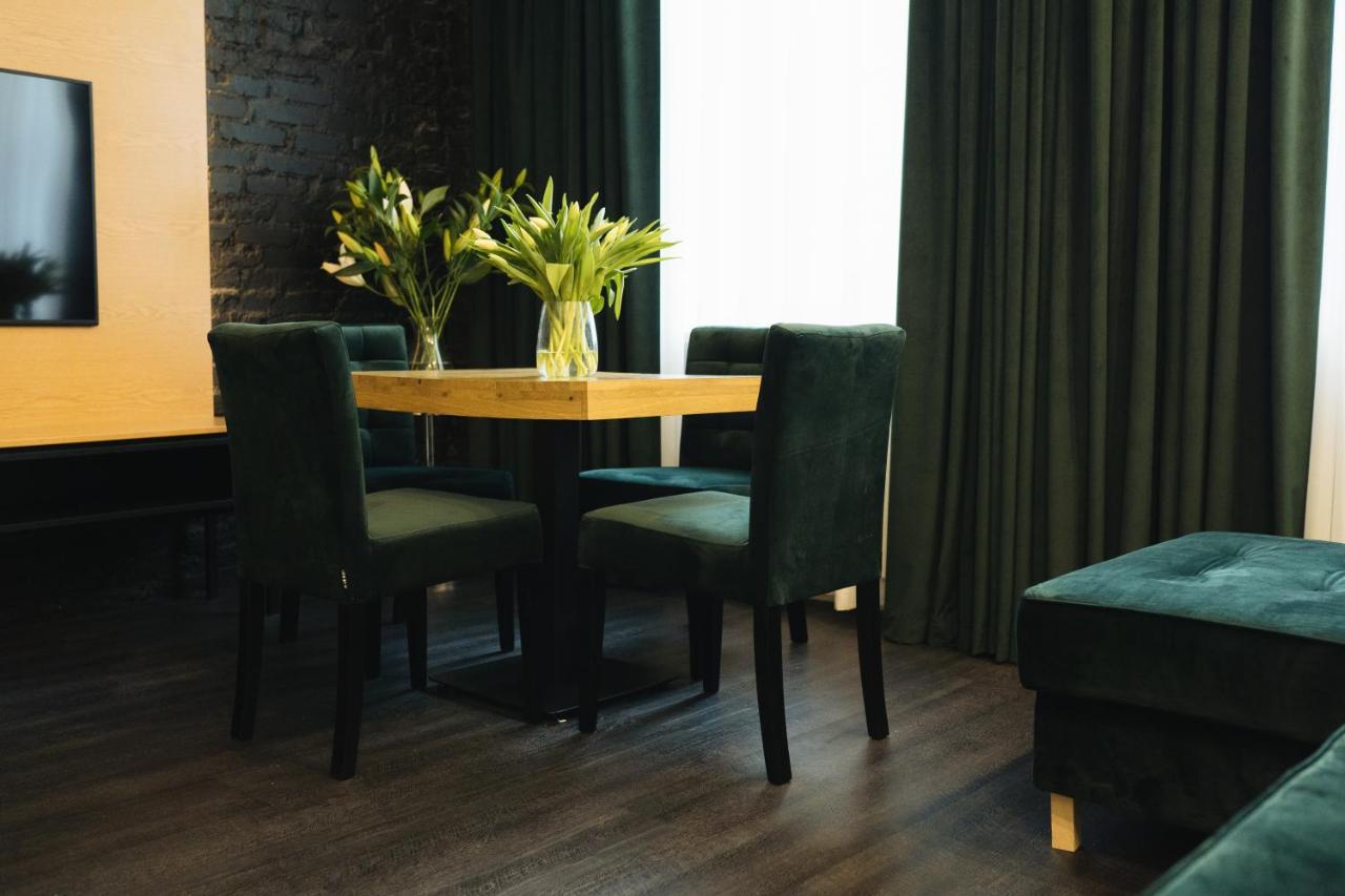 Stary Rynek Premium Apartments: Old Market Square Elegance Apartamento